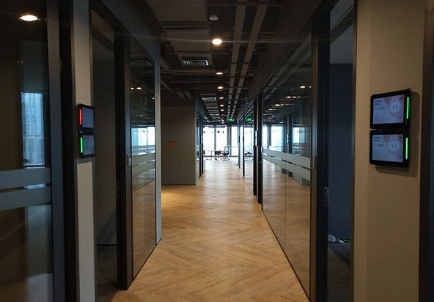 會議室電子門牌,實現(xiàn)無紙化會議預約管理